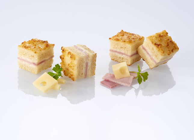 Mini sandwiches with ham and emmental