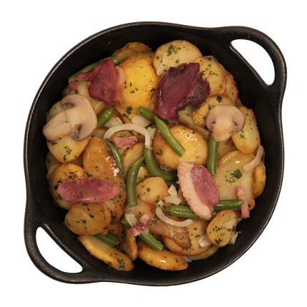Сотирани картофи в патешка мас със зелен фасул, патешко филе и патешки воденички – 1 kg