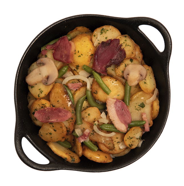 Сотирани картофи в патешка мас със зелен фасул, патешко филе и патешки воденички – 1 kg