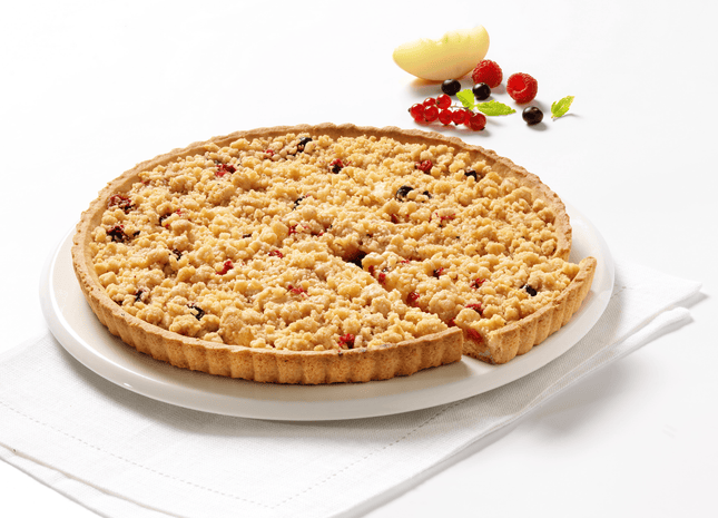 Apple crumble tart with berries